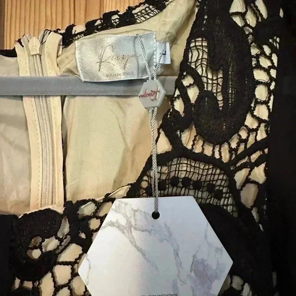 NWT Long Sleeve Lace Dress With Pearl Buttons‎ Size Large - Picture 2 of 9